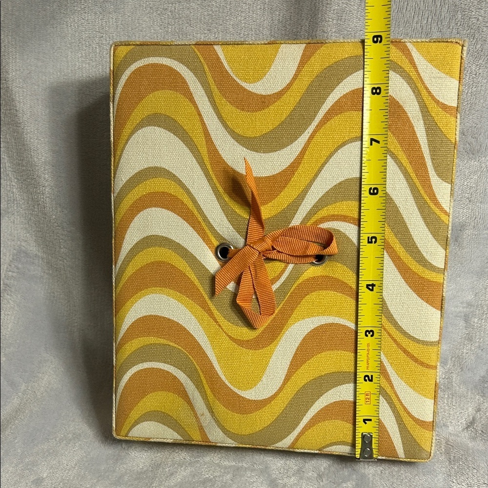 Victoria’s Secret Retro Wave Pattern Box with Ribbon (EMPTY) - Picture 10 of 11